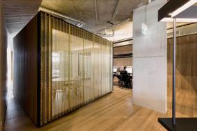 loft办公室box洽谈室装修设计效果图