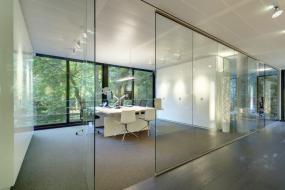 现代风格办公室玻璃隔断装修图片大全