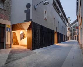 纯色服装店装修风格