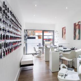 现代风格美甲店墙面装修图片