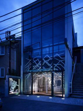 中老年服装店装修货架