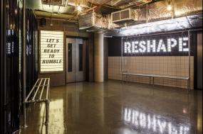 简约现代装修风格健身房效果图