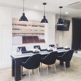 个性小型美甲店装修图片