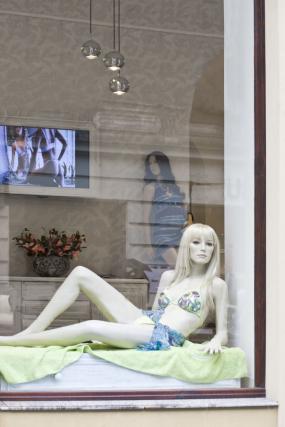 商场内衣店面装修效果图