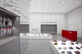 现代简约风格鞋店装修图