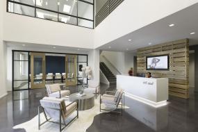 小型现代物业公司办公室前台设计效果图