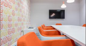 办公室大会议室玻璃隔断效果图