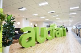 现代简约办公室白色地砖装修效果图片