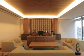 经理办公室中式简单吊顶装修效果图