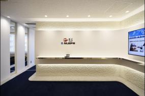 现代简约办公室隔断装修图