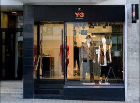 最新服装店室内吊顶装修设计效果图片