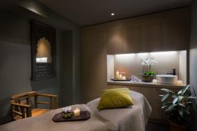 现代时尚美发店装修效果图