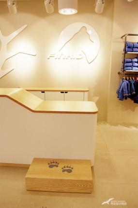 简约时尚商场童装店招牌效果图