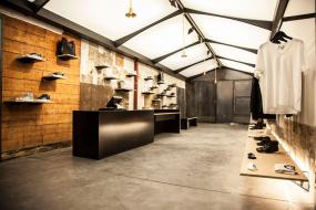 复古风鞋店室内装饰设计效果图