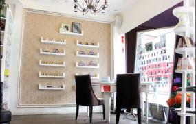 大型商场美甲店玻璃门装修效果图片大全