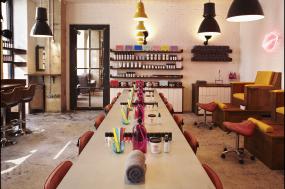 美甲店面墙纸装修效果图片大全