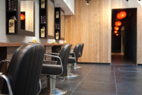 美发店装修风格简约室内设计图