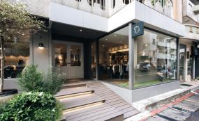 韩国个性童装店门面装修图片