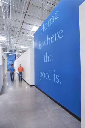 公司过道集成吊顶装修效果图