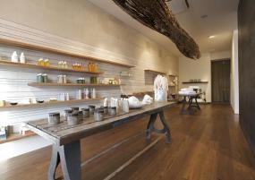 简约现代风格化妆品店装修效果图