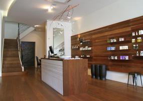 现代港式风格化妆品店装修效果图