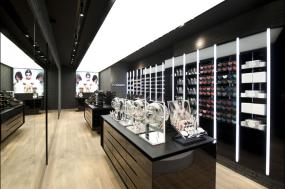 白色简约化妆品店装修效果图