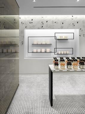 化妆品店橱窗设计装修效果图片