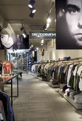 欧美装修风格服装店招牌效果图