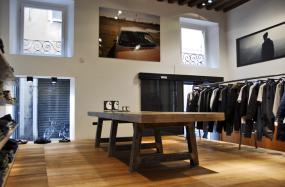 时尚商场休闲男装店面装修效果图图