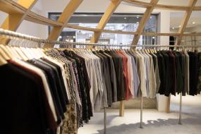 时尚男装店面装修图片