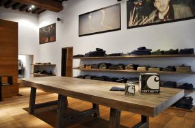 男装店面装饰装修效果图片