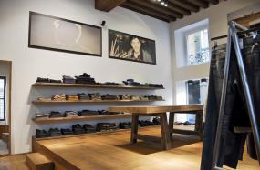 男装店面室内设计装修效果图