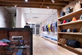 黑白风格装饰潮男装店面装修效果图