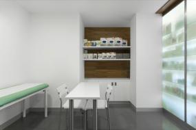 经典韩国化妆品店货架摆放效果图片