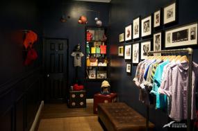 个性童装店室内置物架装修效果图片