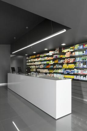 精美韩国化妆品店货架图片欣赏