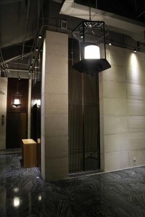 火锅店门面室内简约吊灯装修效果图片