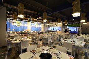 现代时尚火锅店吊顶设计装修效果图片