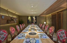 时尚火锅店暗花地砖装修效果图片