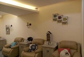 小型美甲店室内柜子设计效果图片