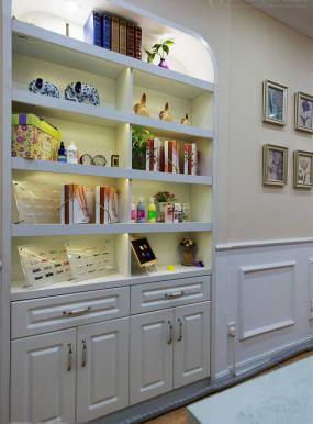 2018美甲店墙面置物架装修图片大全