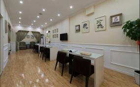 现代小型美甲店接待台装修效果图