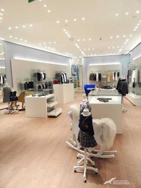 个性童装店白色墙面装修效果图片大全