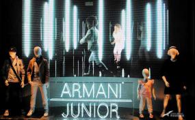 大型童装店门面室内装修方案图片