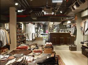 服装店装修风格货架摆放设计效果图