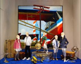 现代童装店门面室内装修图片