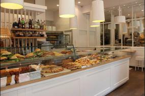 小型蛋糕店室内玻璃柜子装修效果图片大全