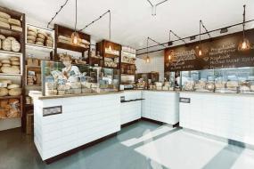 小型蛋糕店室内收银台设计装修效果图