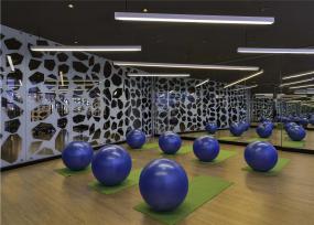 小型酒店标准间纱帘装修效果图片