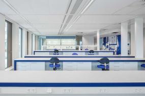 简单办公室低隔断装修图片效果